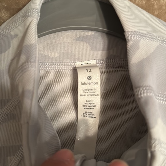 Lululemon - Picture 4 of 5